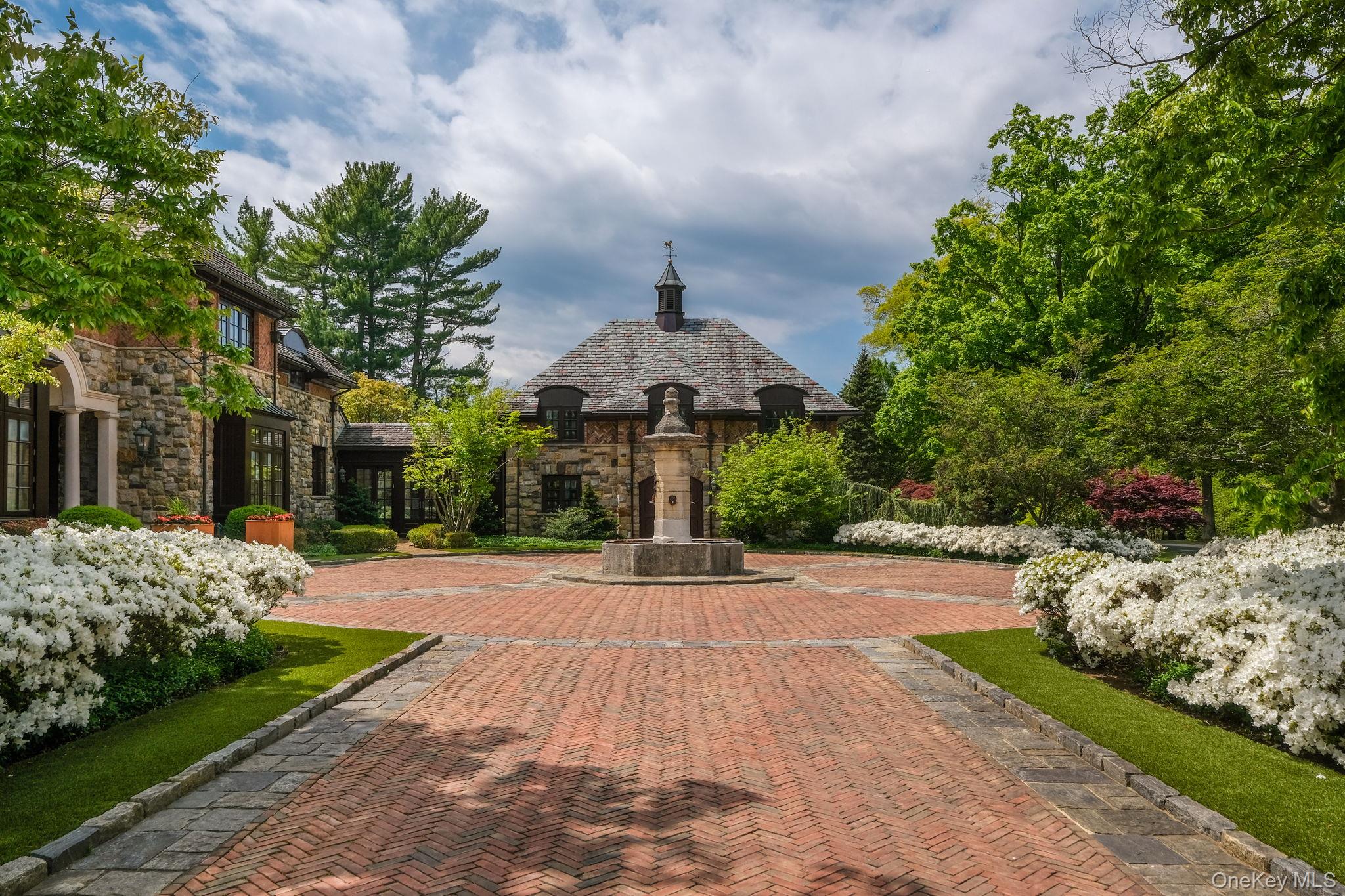 1 Applewood Estate