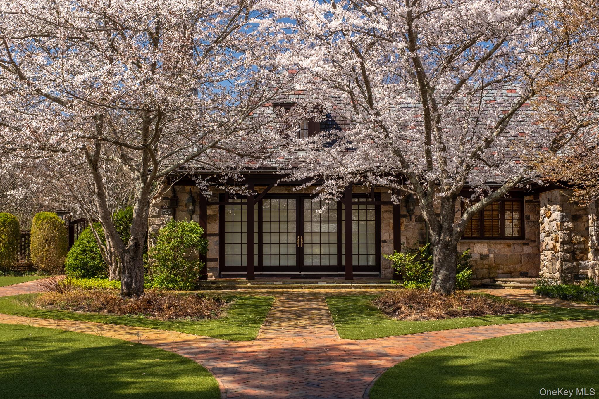 1 Applewood Estate