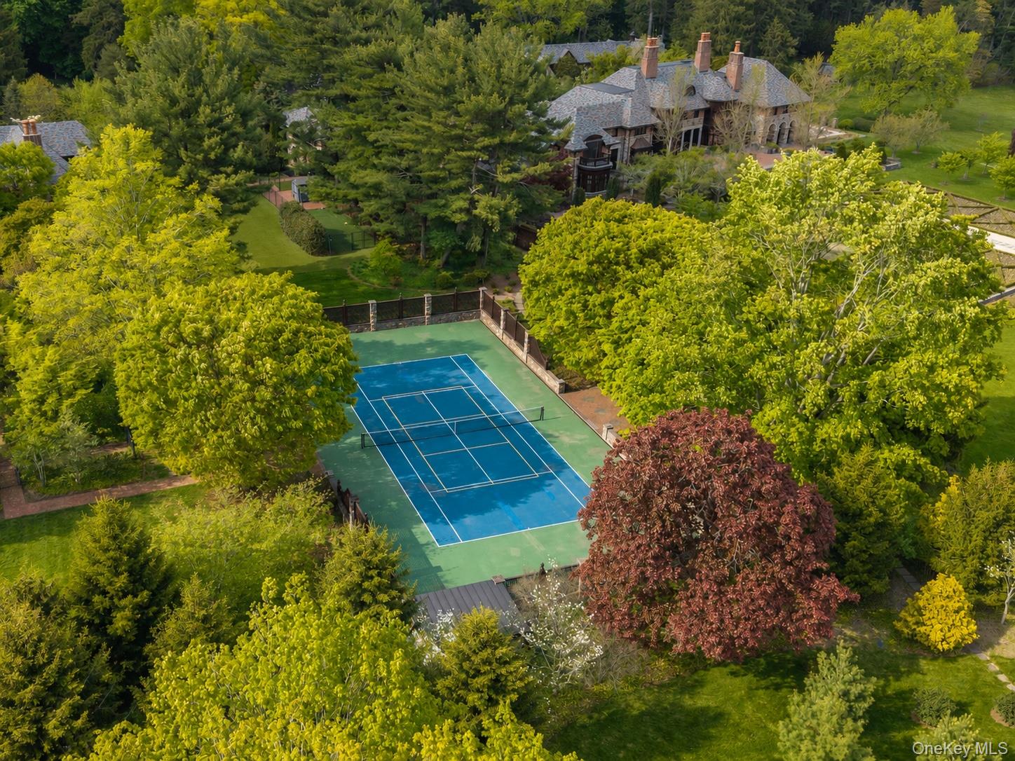 1 Applewood Estate