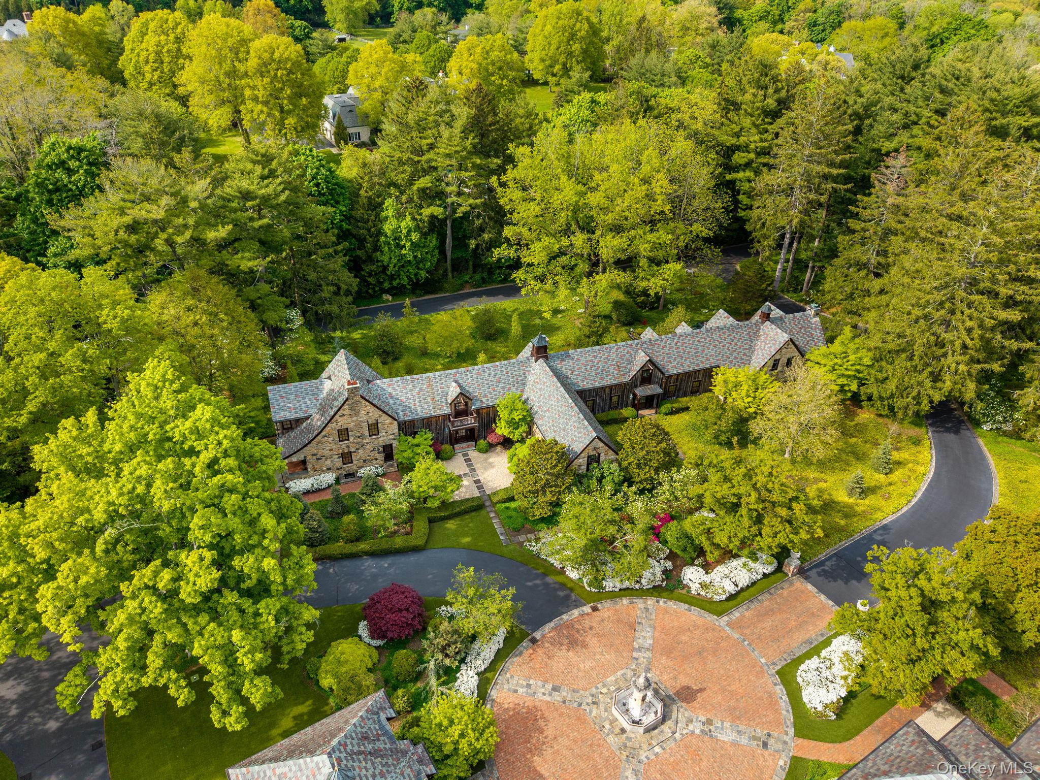 1 Applewood Estate