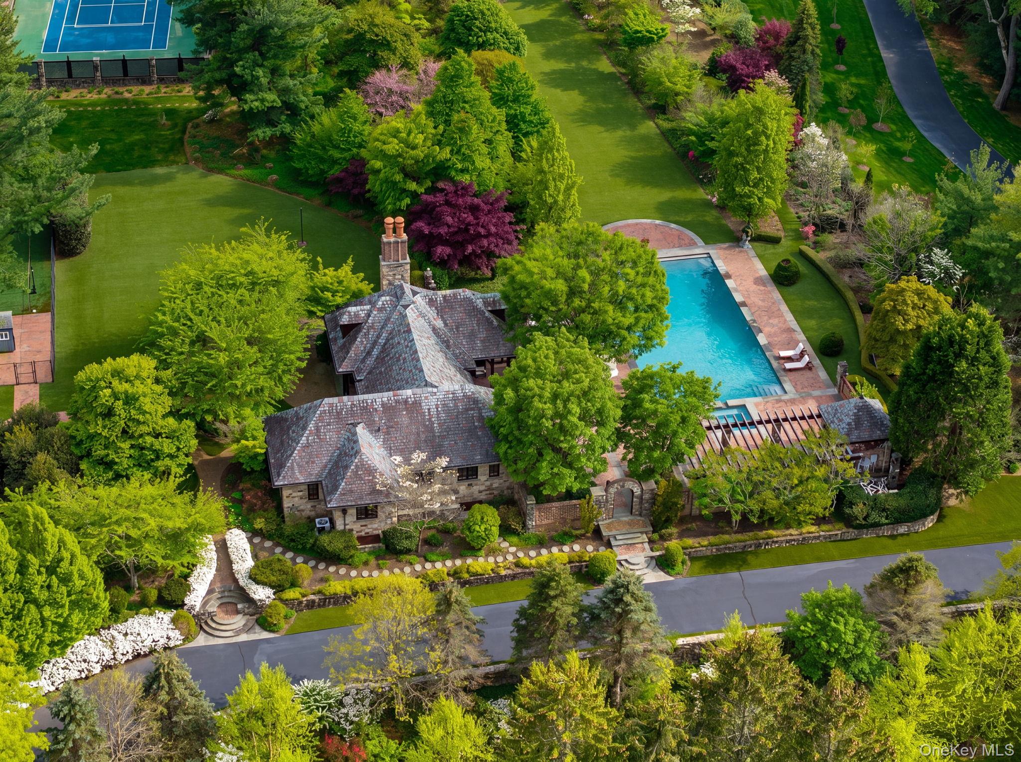 1 Applewood Estate
