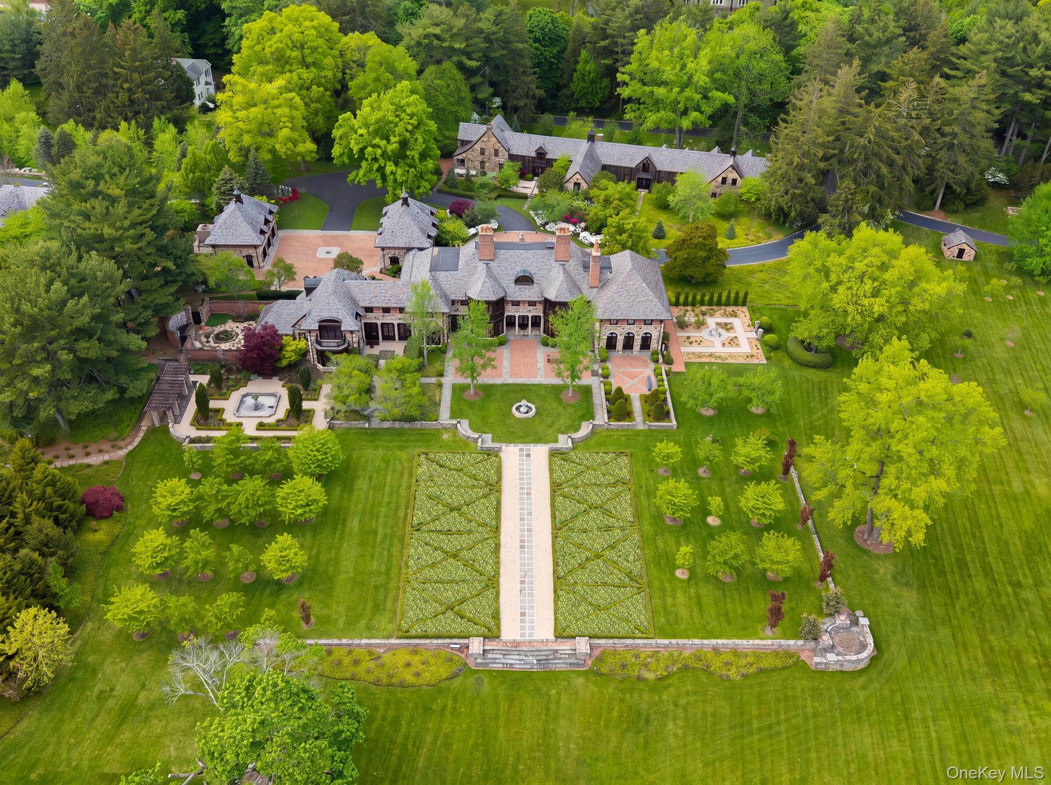 1 Applewood Estate