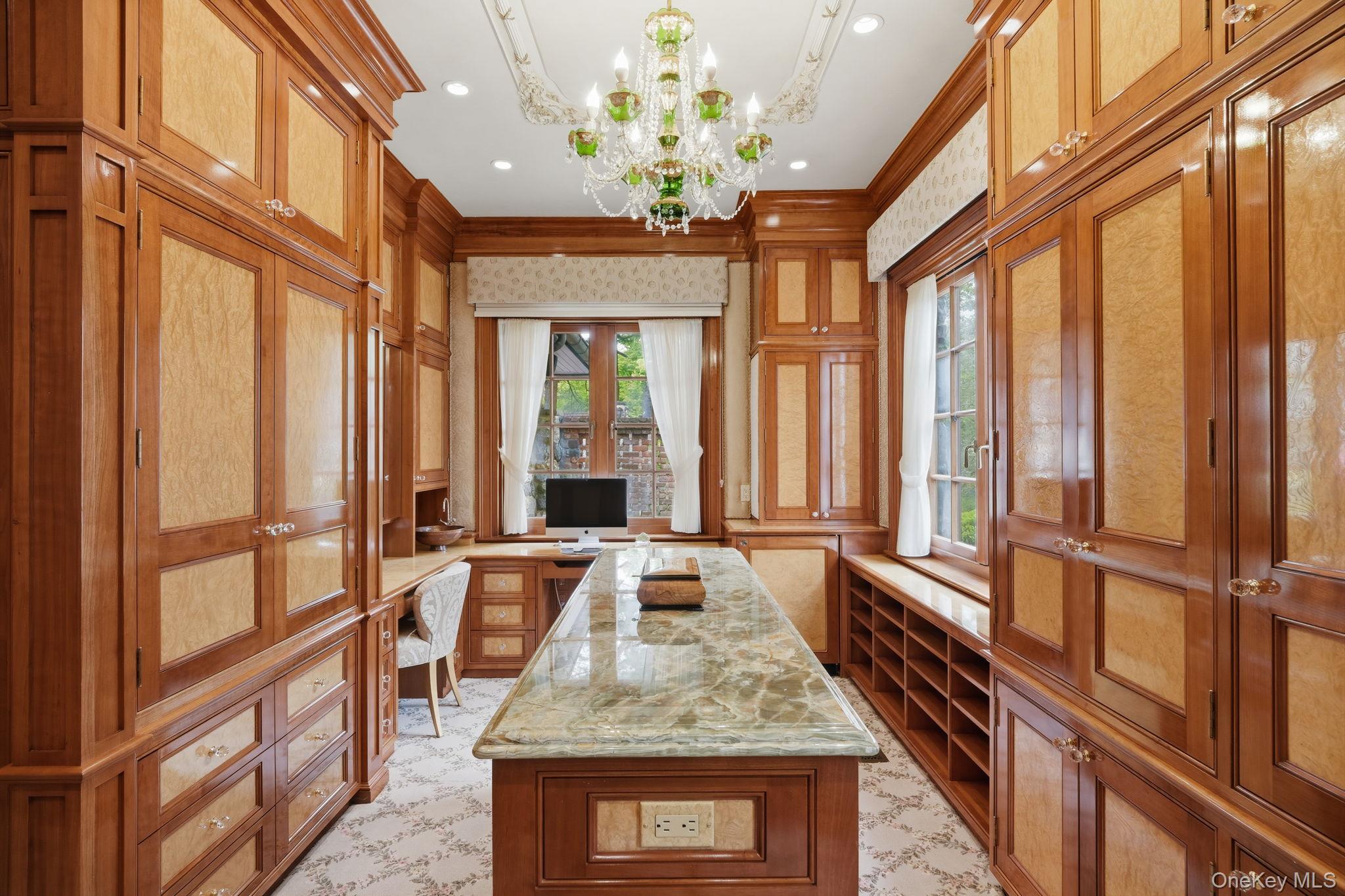 1 Applewood Estate