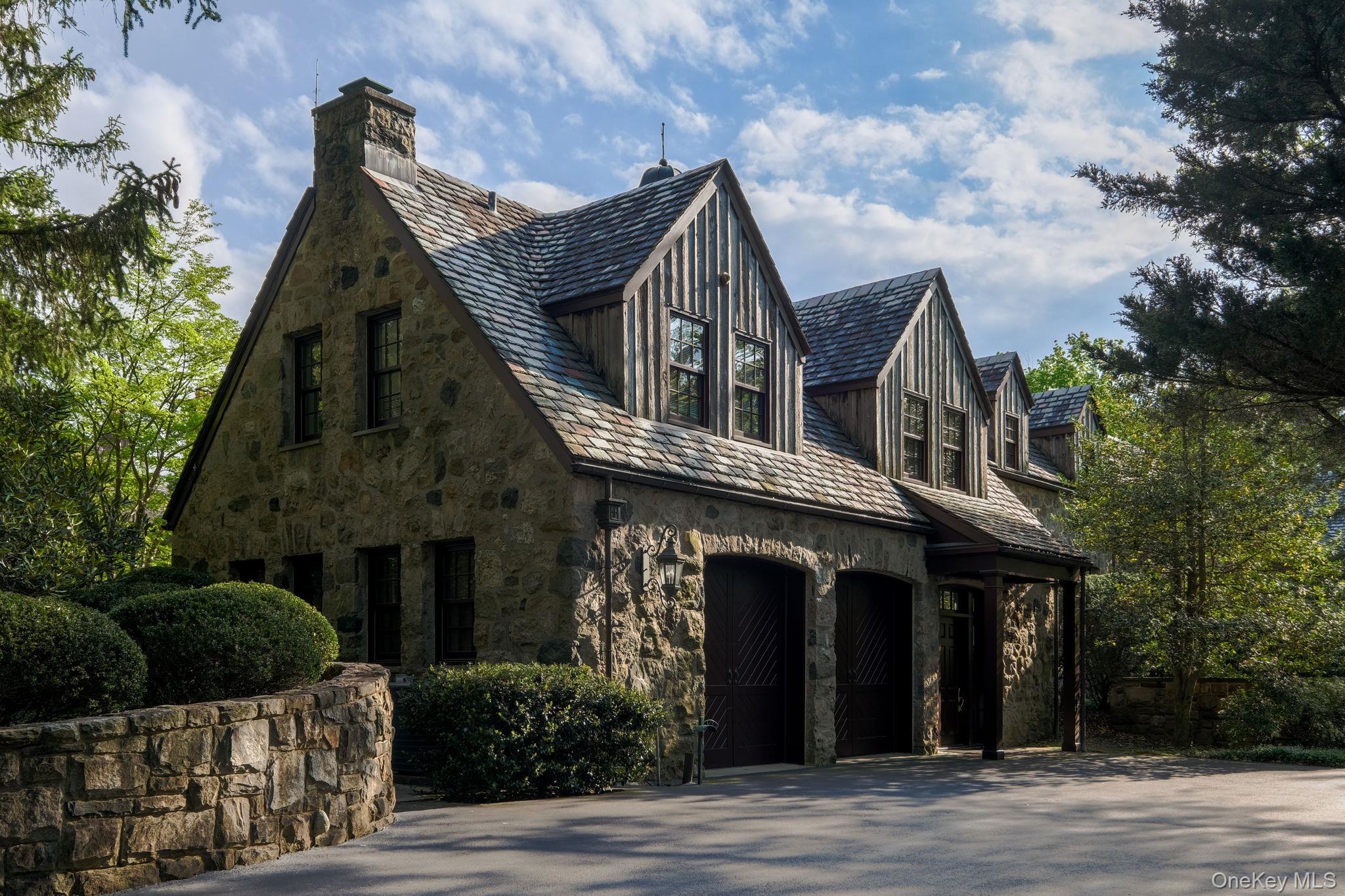 1 Applewood Estate