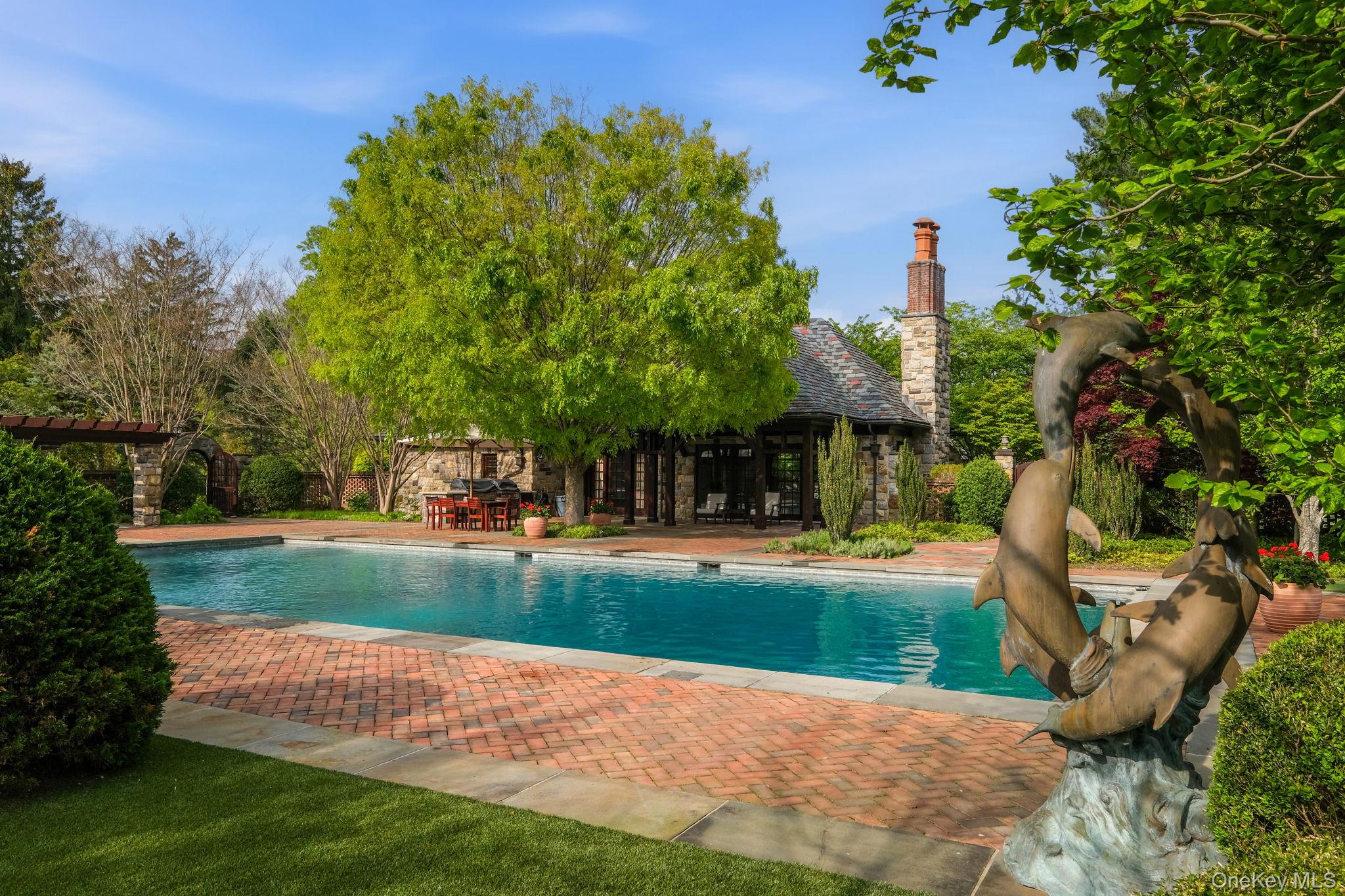 1 Applewood Estate