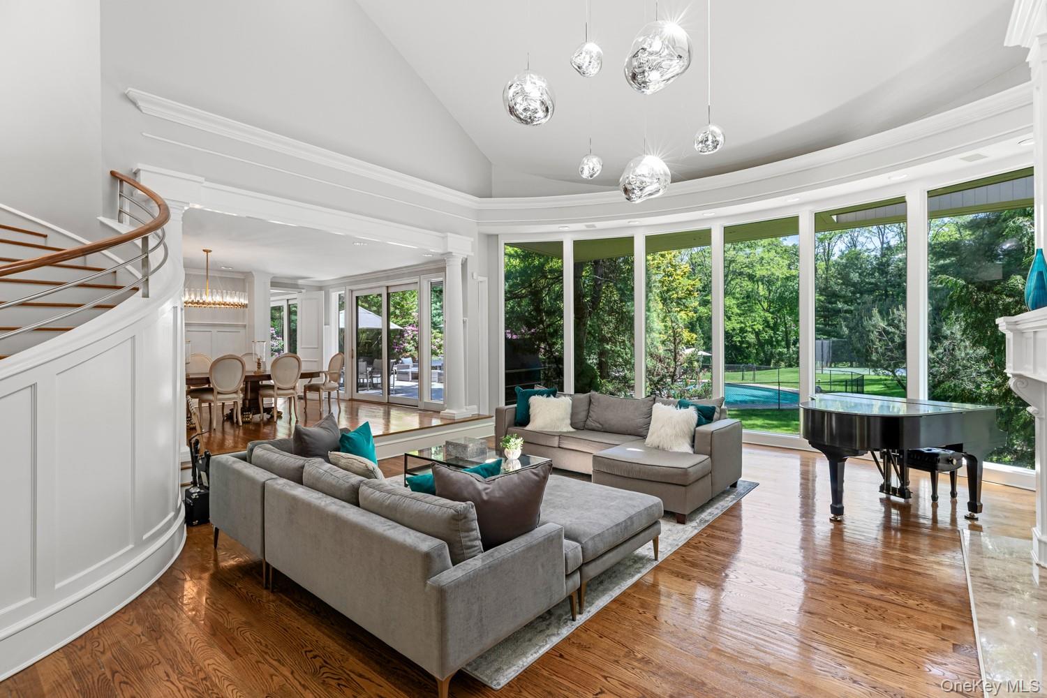 5 Coachmans Court
