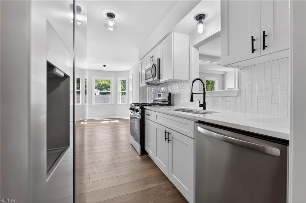 1220 Renoir CT