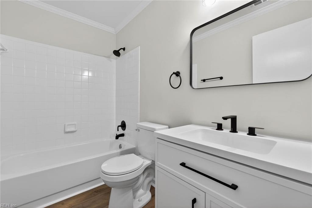 1220 Renoir CT