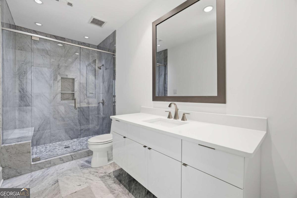 2883 W Roxboro Road NE