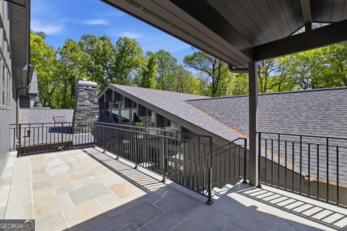 2883 W Roxboro Road NE