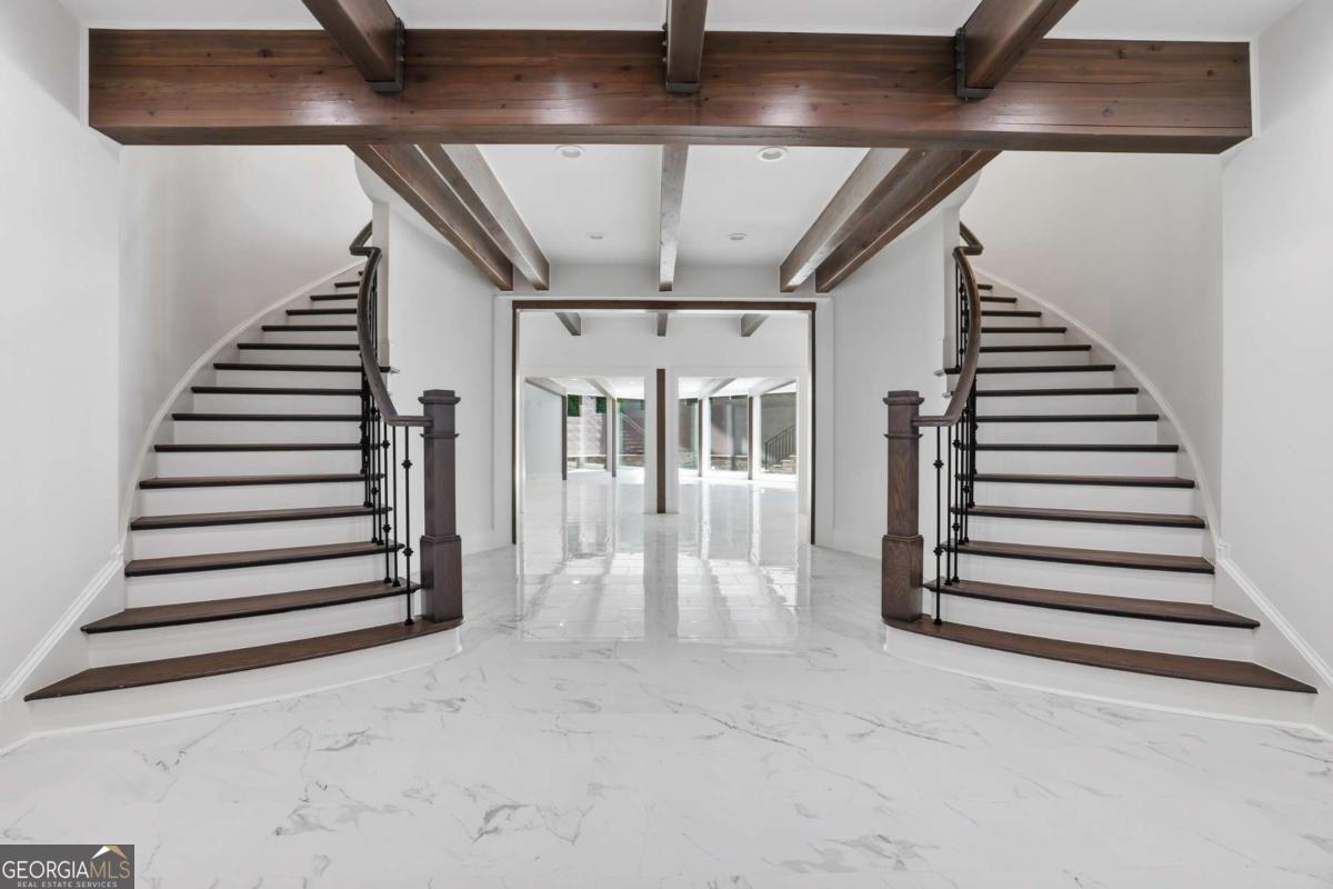 2883 W Roxboro Road NE