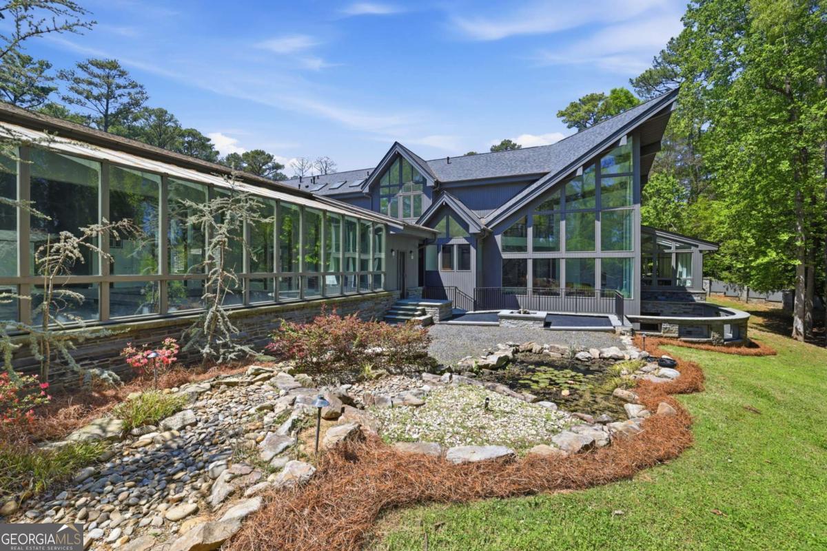 2883 W Roxboro Road NE