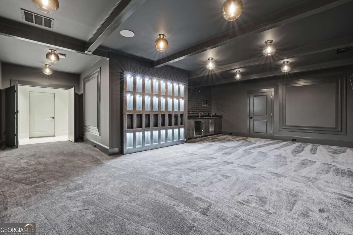 2883 W Roxboro Road NE