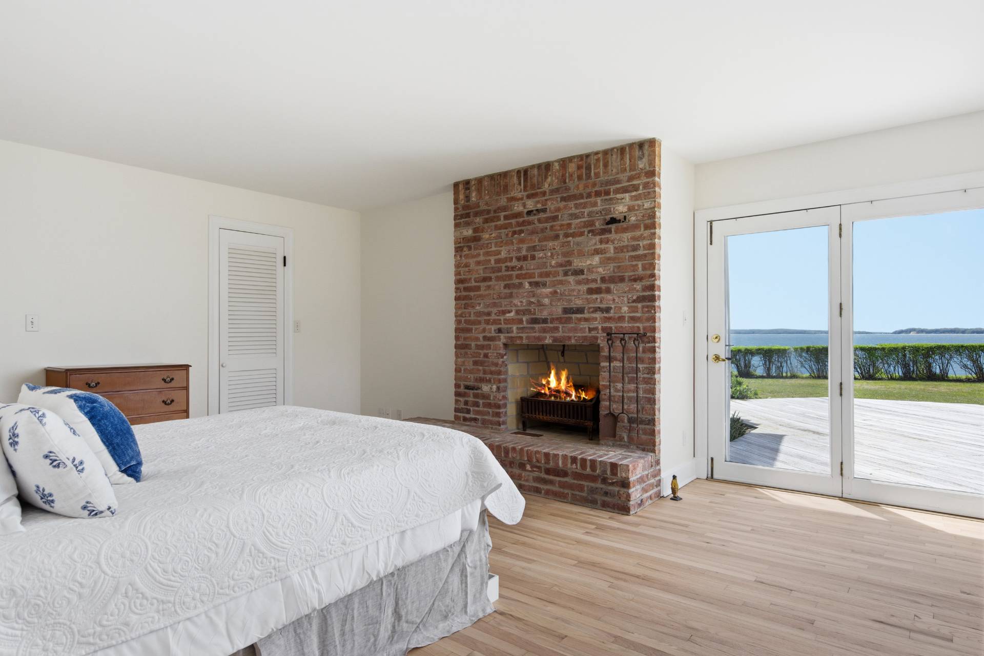 90 Peconic Ave