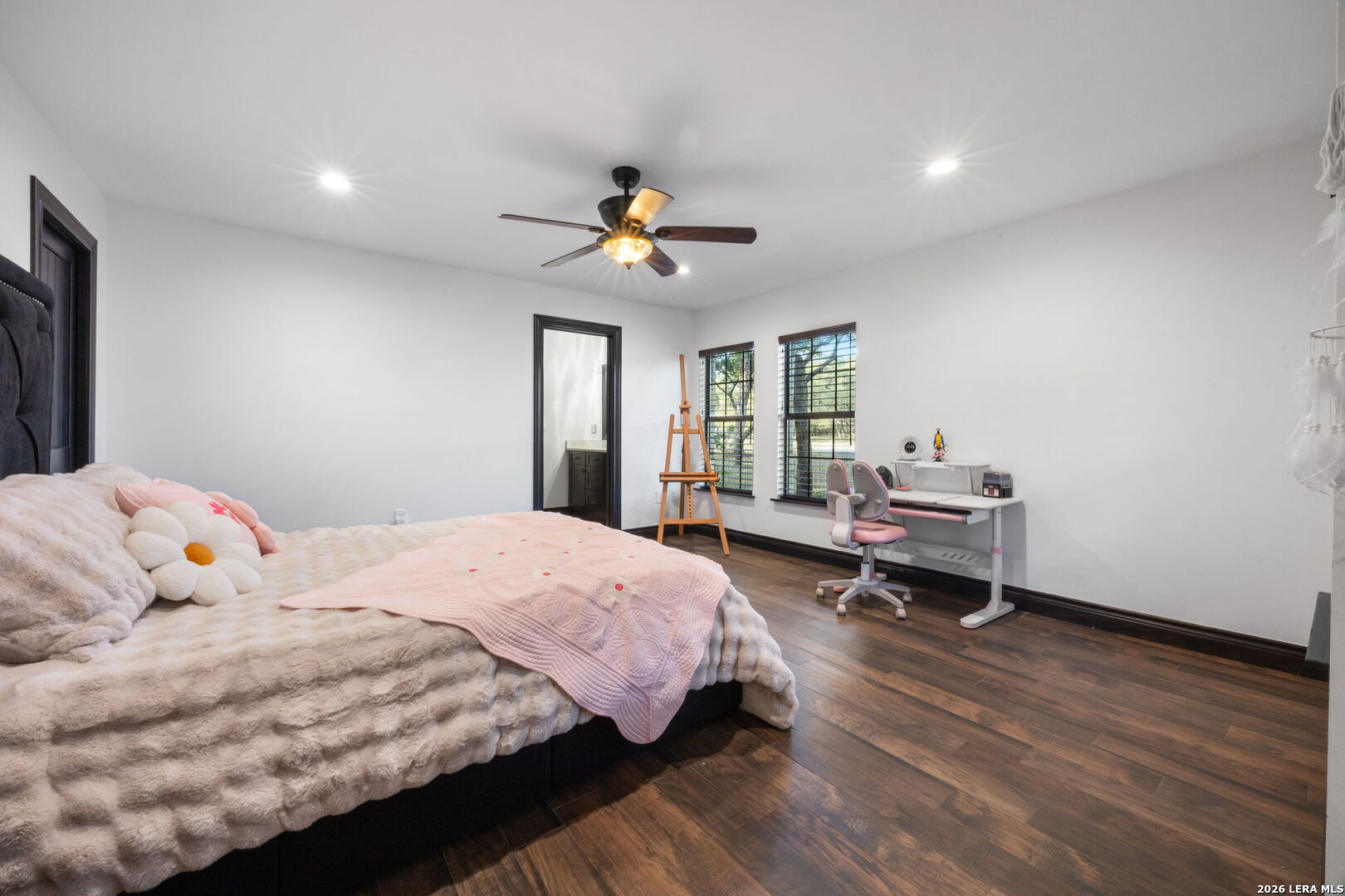 232 Meadowbrook Dr