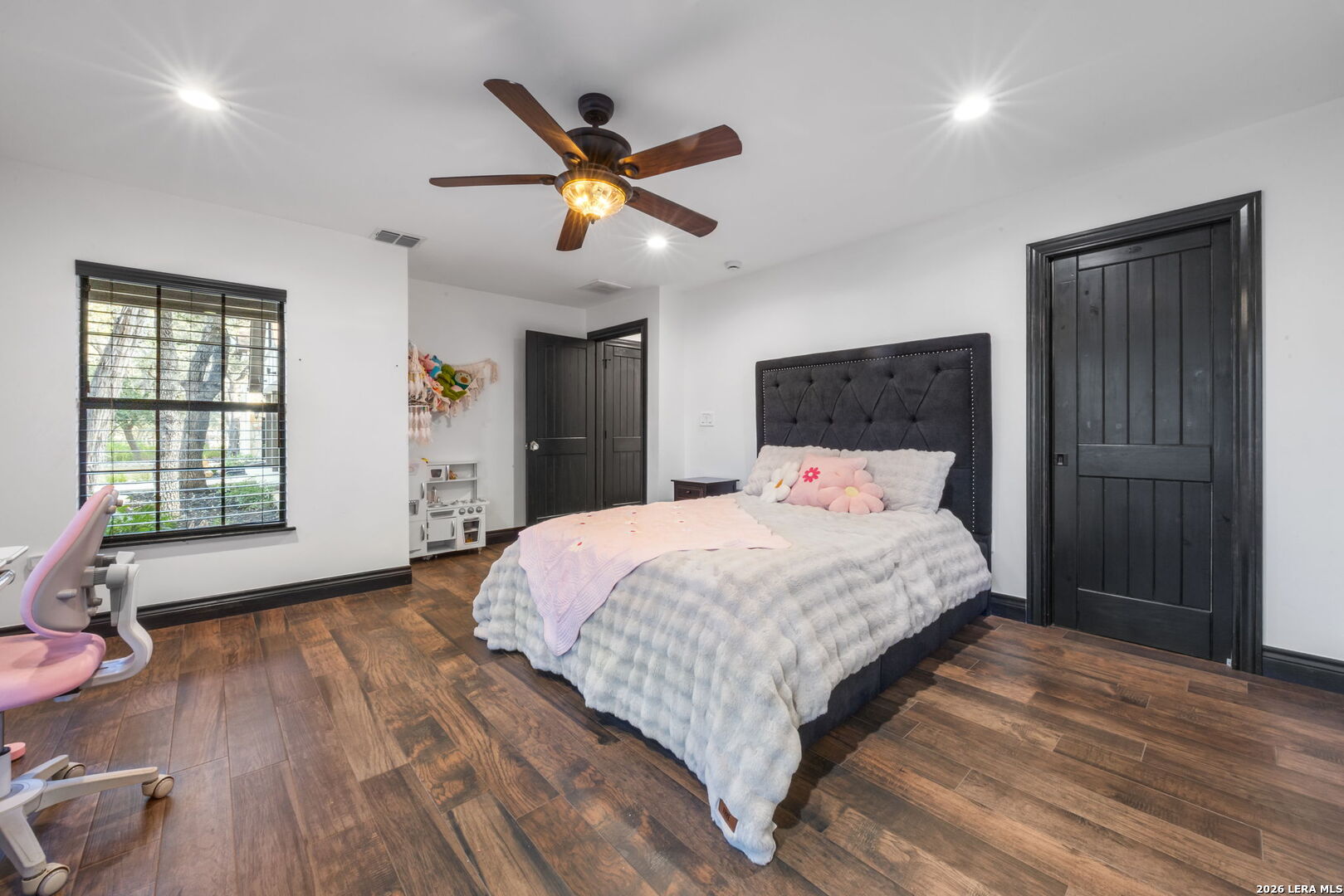 232 Meadowbrook Dr