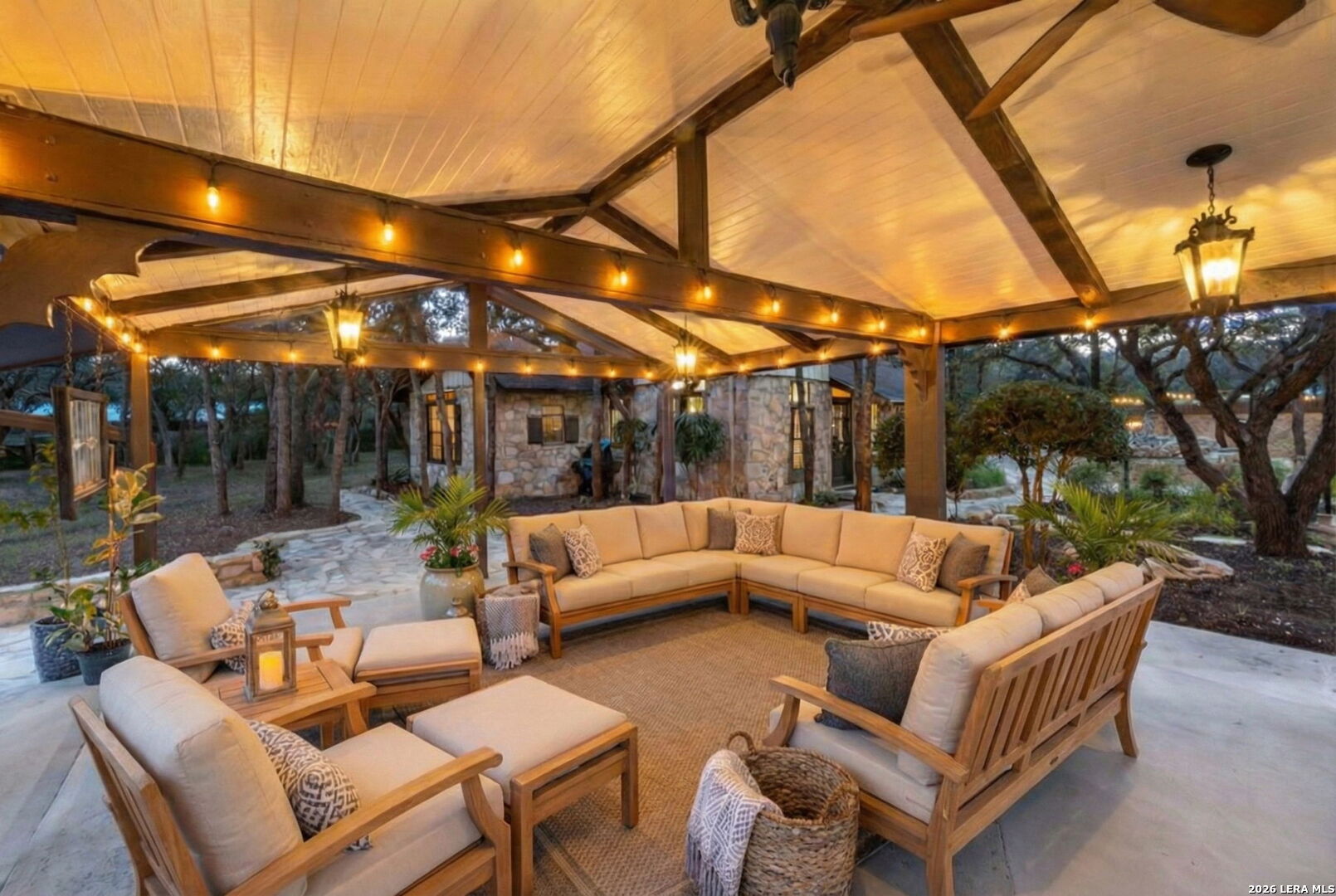 232 Meadowbrook Dr