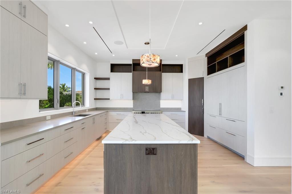 1798 | A Holiday Lane Residence