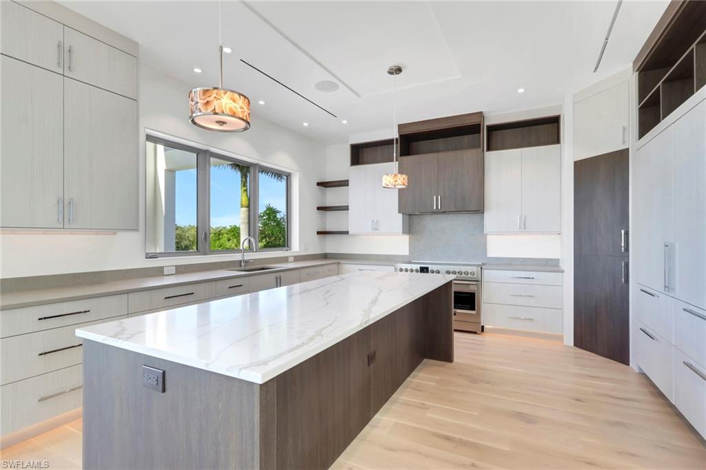 1798 | A Holiday Lane Residence