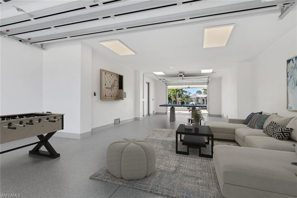 1798 | A Holiday Lane Residence