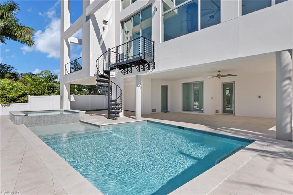 1798 | A Holiday Lane Residence