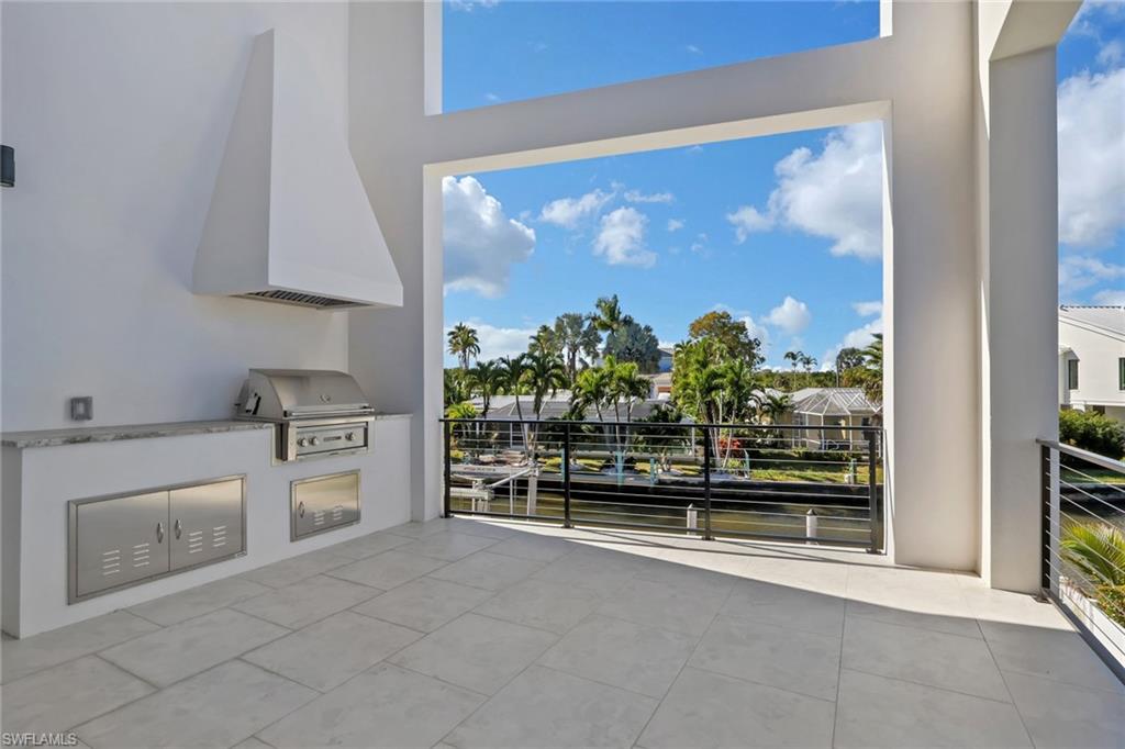 1798 | A Holiday Lane Residence