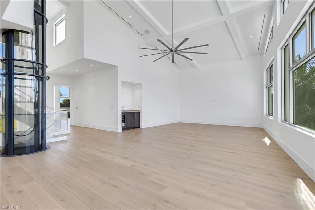 1798 | A Holiday Lane Residence