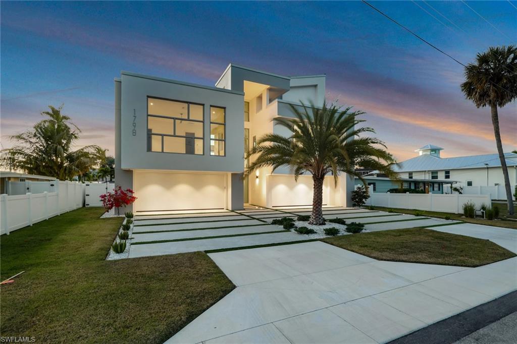 1798 | A Holiday Lane Residence