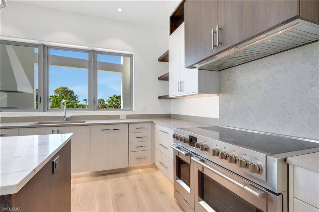 1798 | A Holiday Lane Residence
