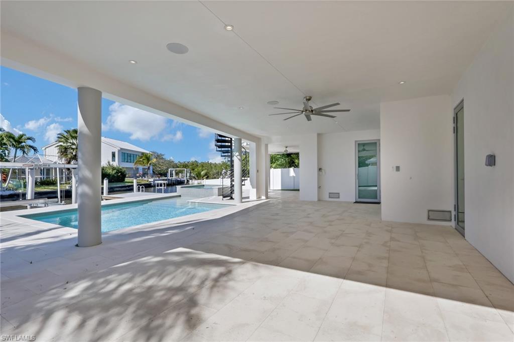 1798 | A Holiday Lane Residence