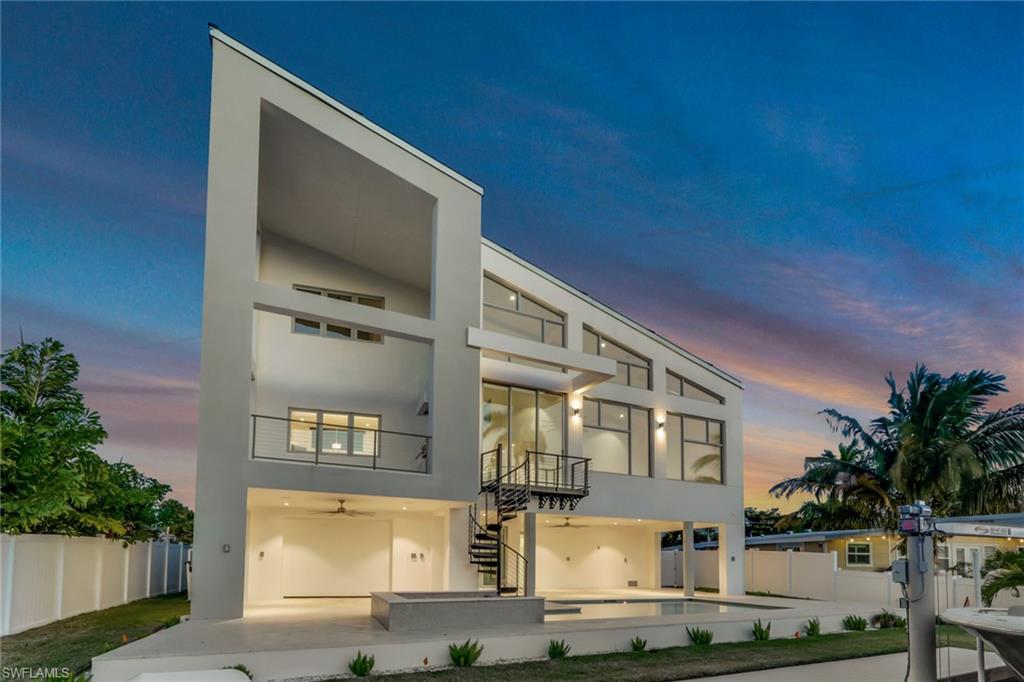 1798 | A Holiday Lane Residence