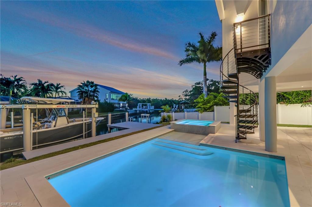 1798 | A Holiday Lane Residence