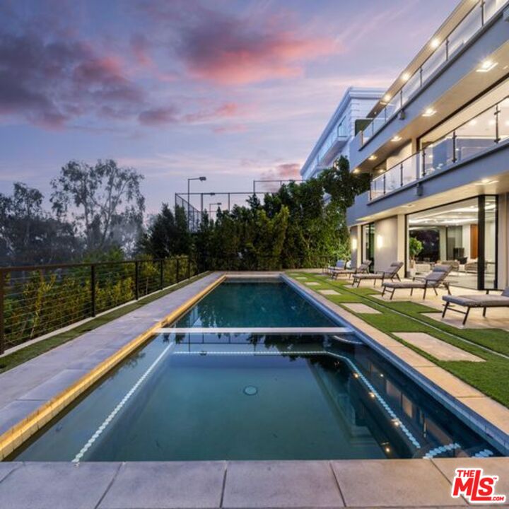 2358 Kimridge Rd