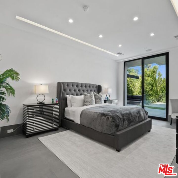 2358 Kimridge Rd
