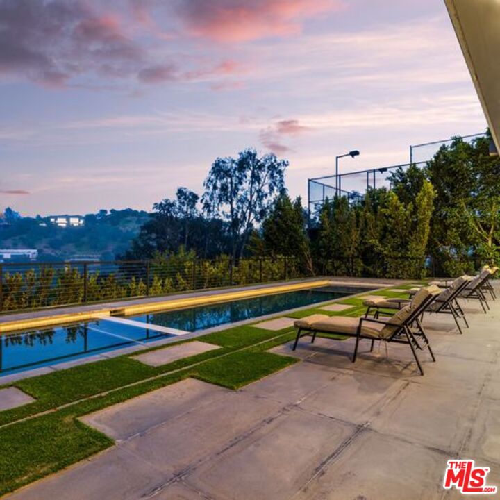 2358 Kimridge Rd