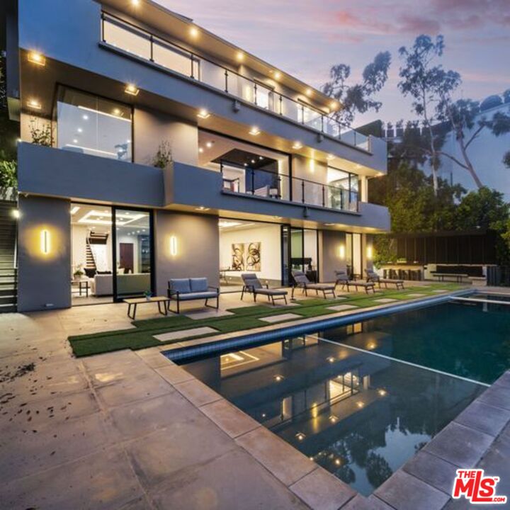 2358 Kimridge Rd