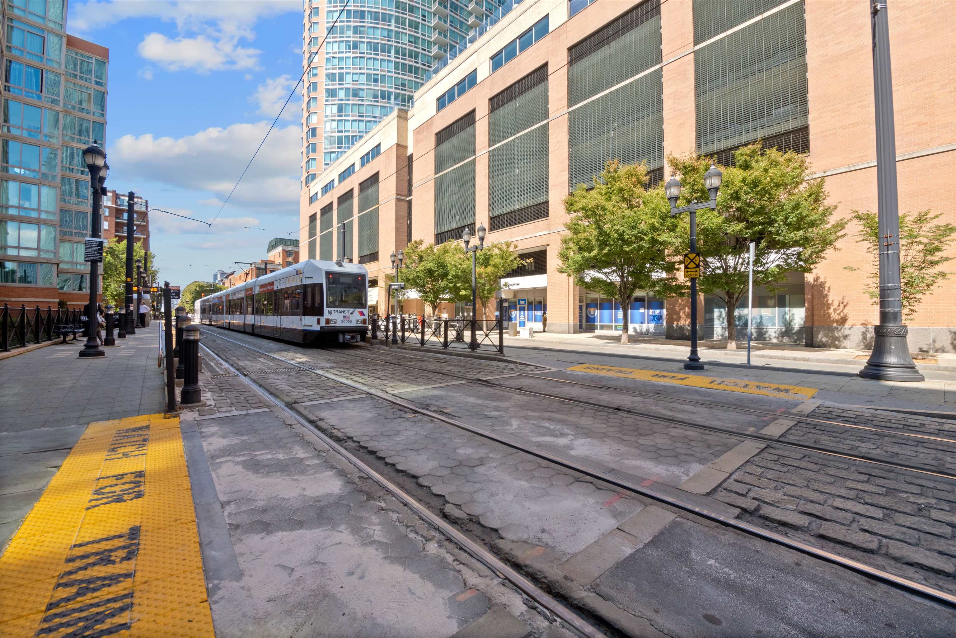 98 BRIGHT ST Unit: 1G