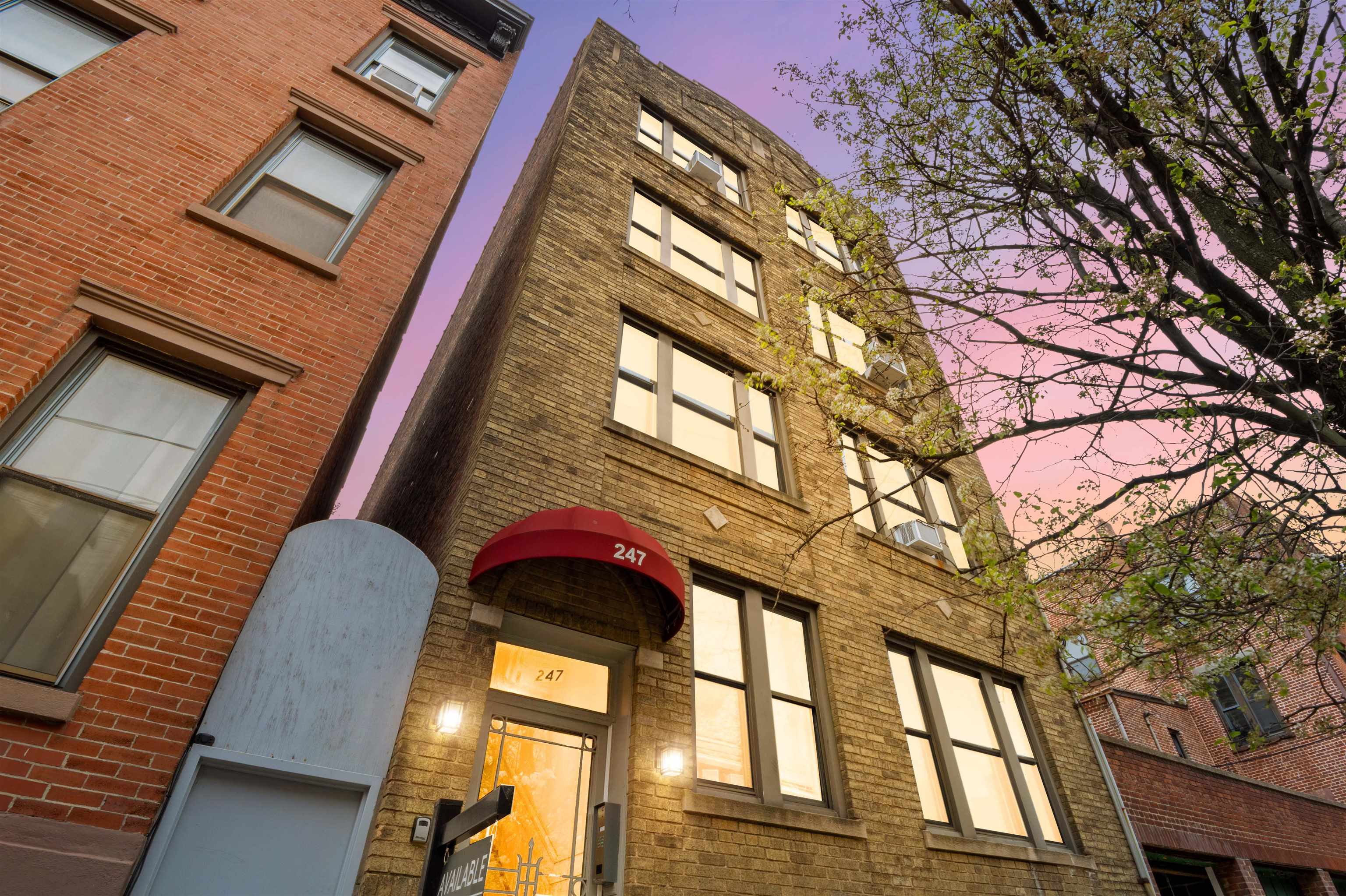247 MONTGOMERY ST Unit: 4