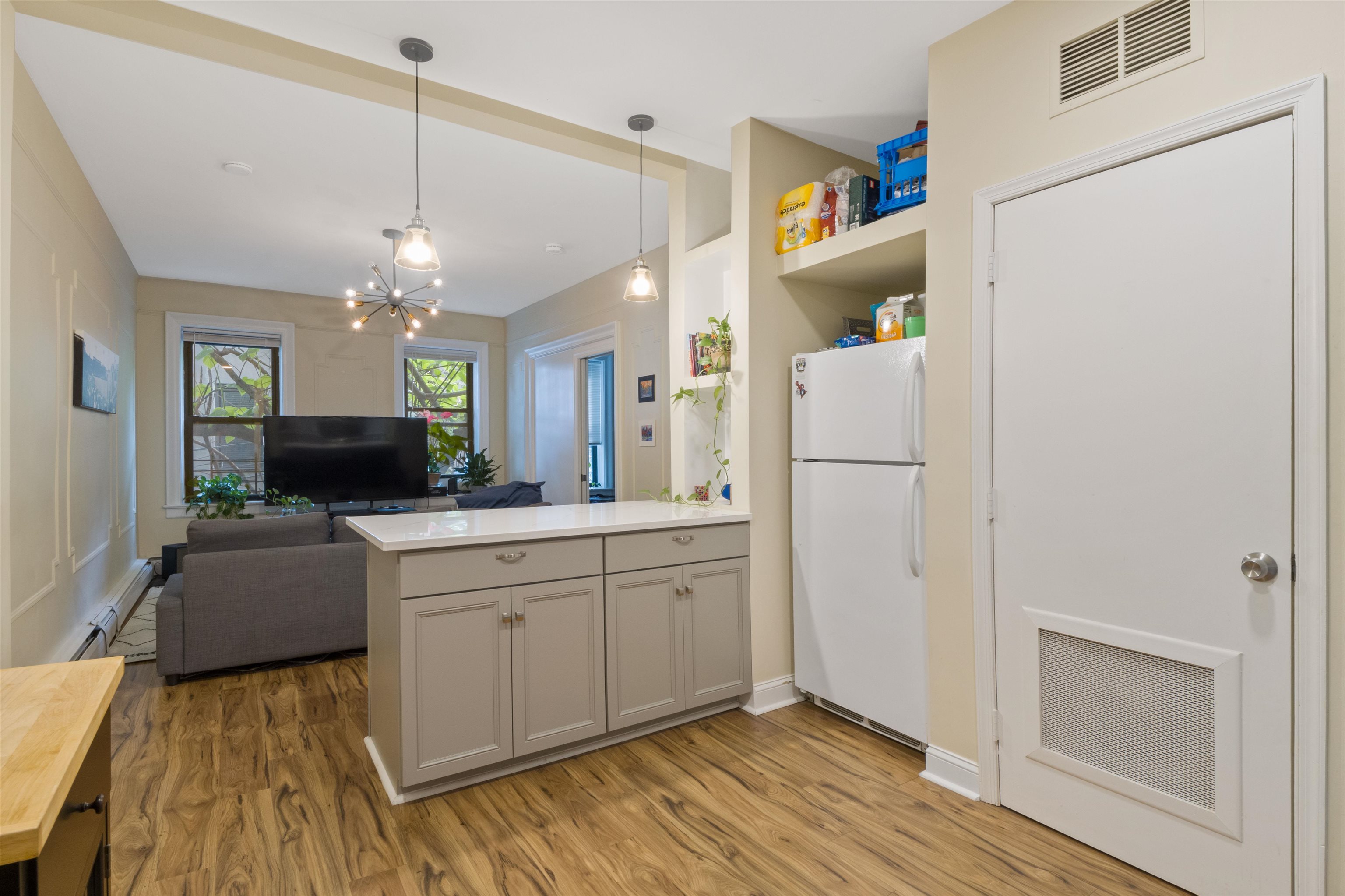 247 MONTGOMERY ST Unit: 4