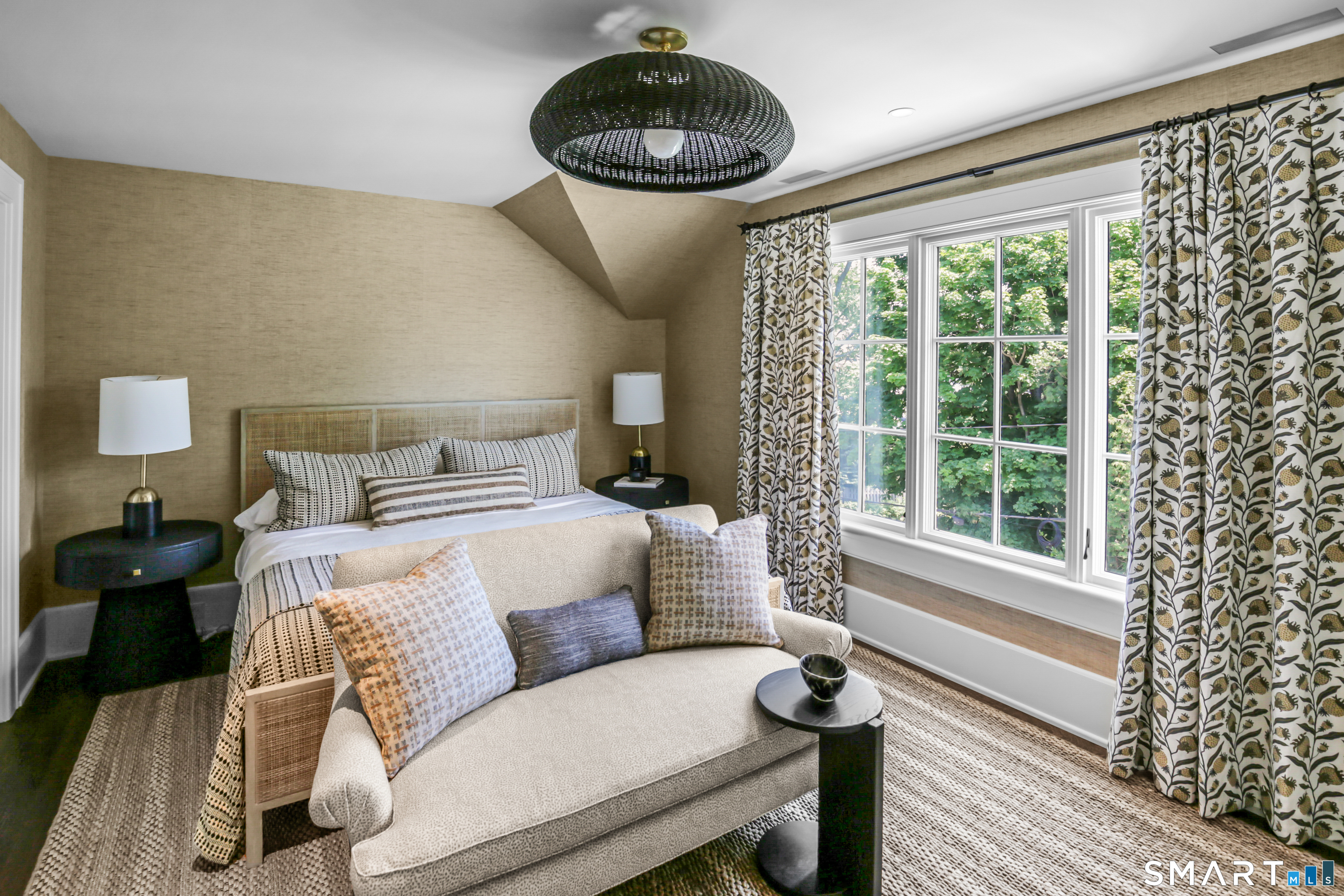 30 Edgewater Hillside