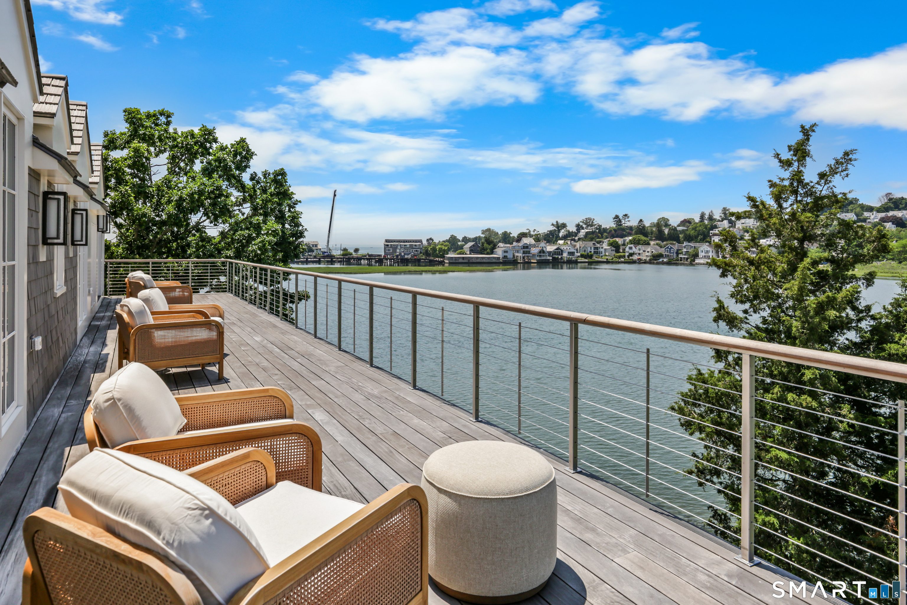 30 Edgewater Hillside