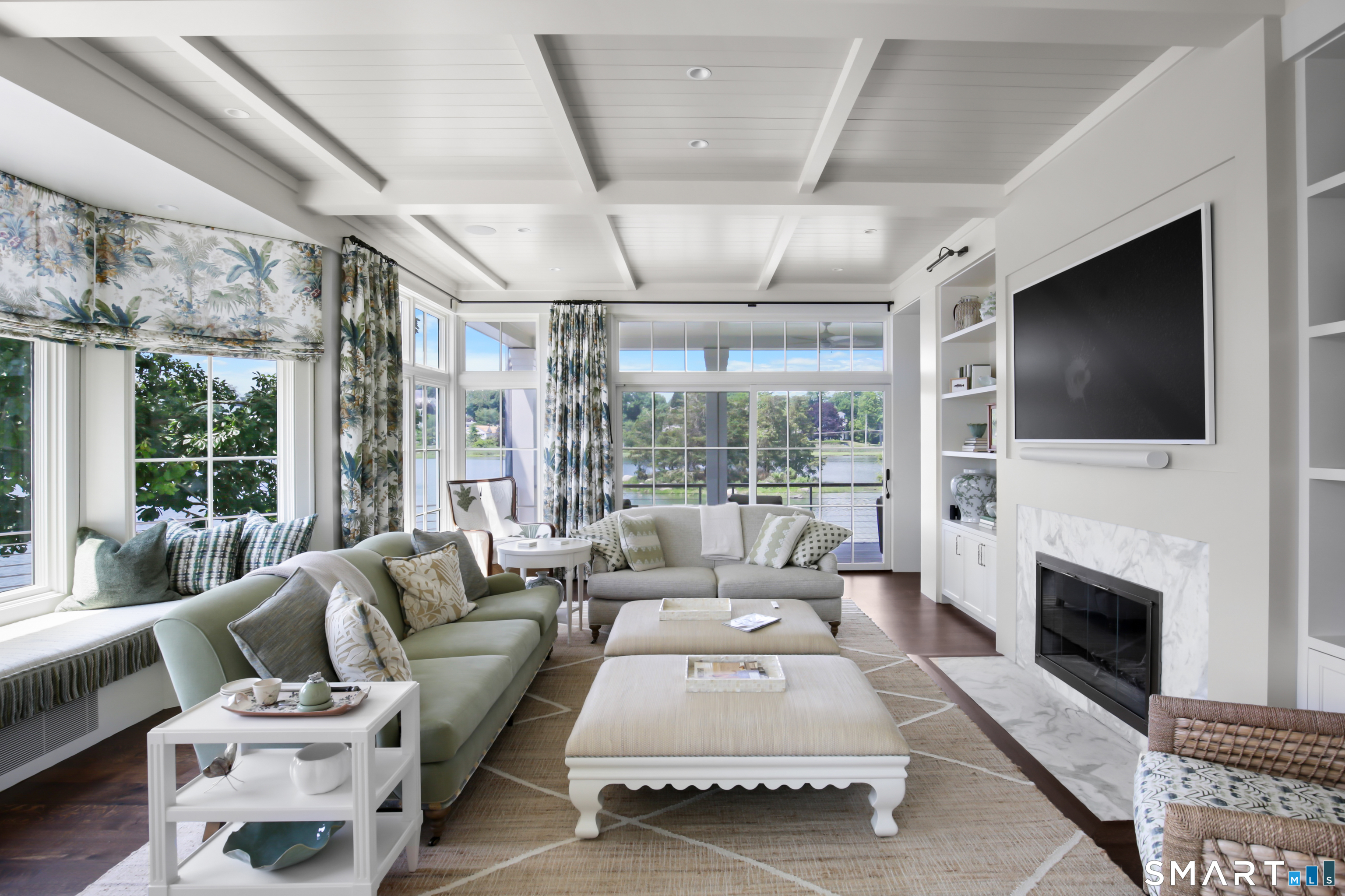 30 Edgewater Hillside