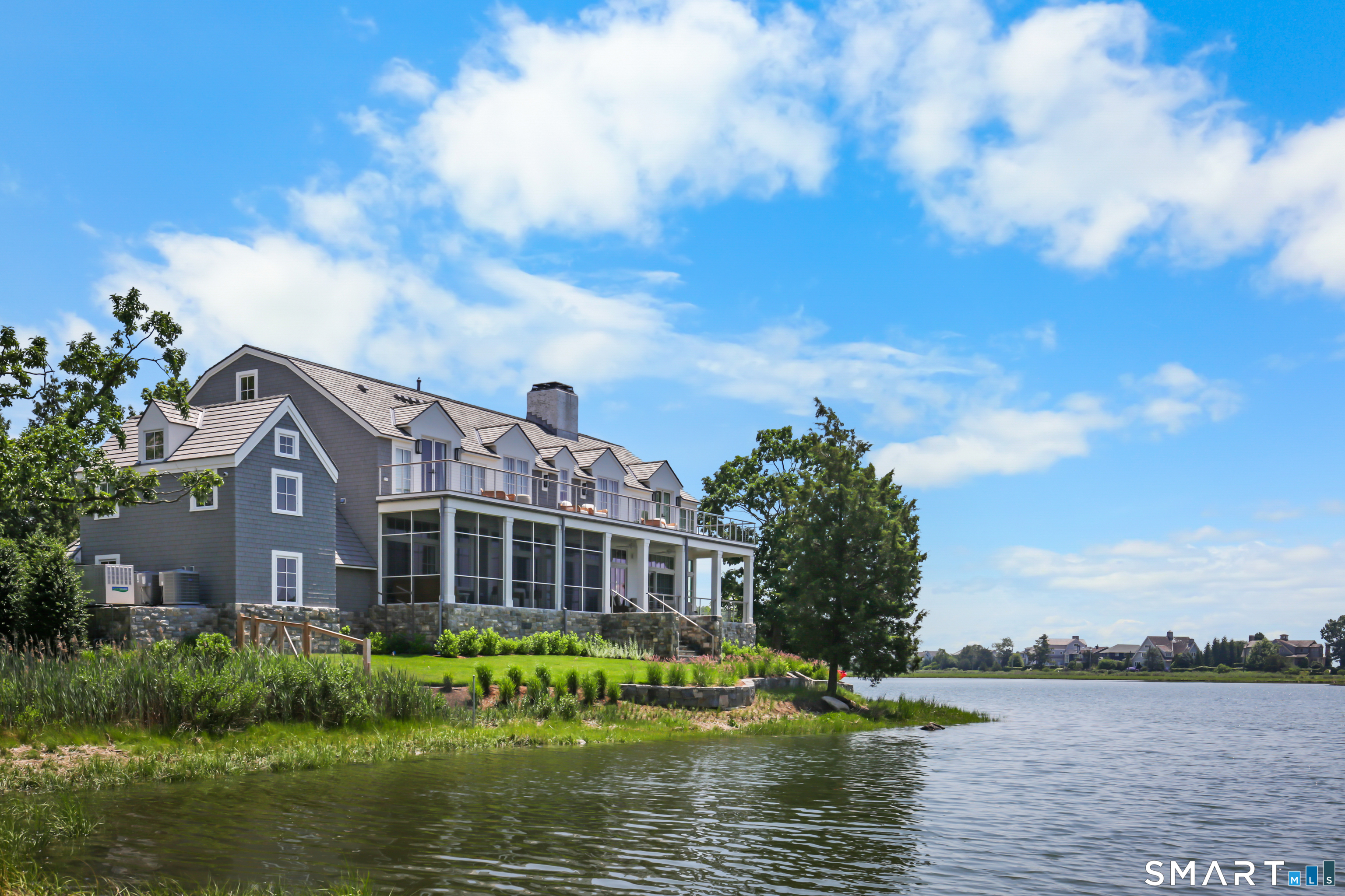 30 Edgewater Hillside