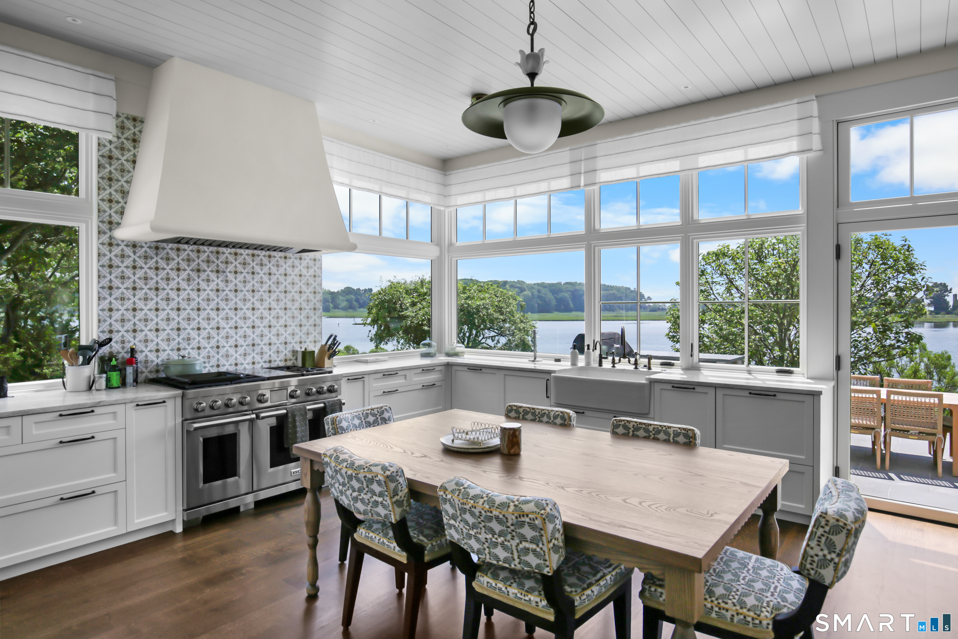 30 Edgewater Hillside