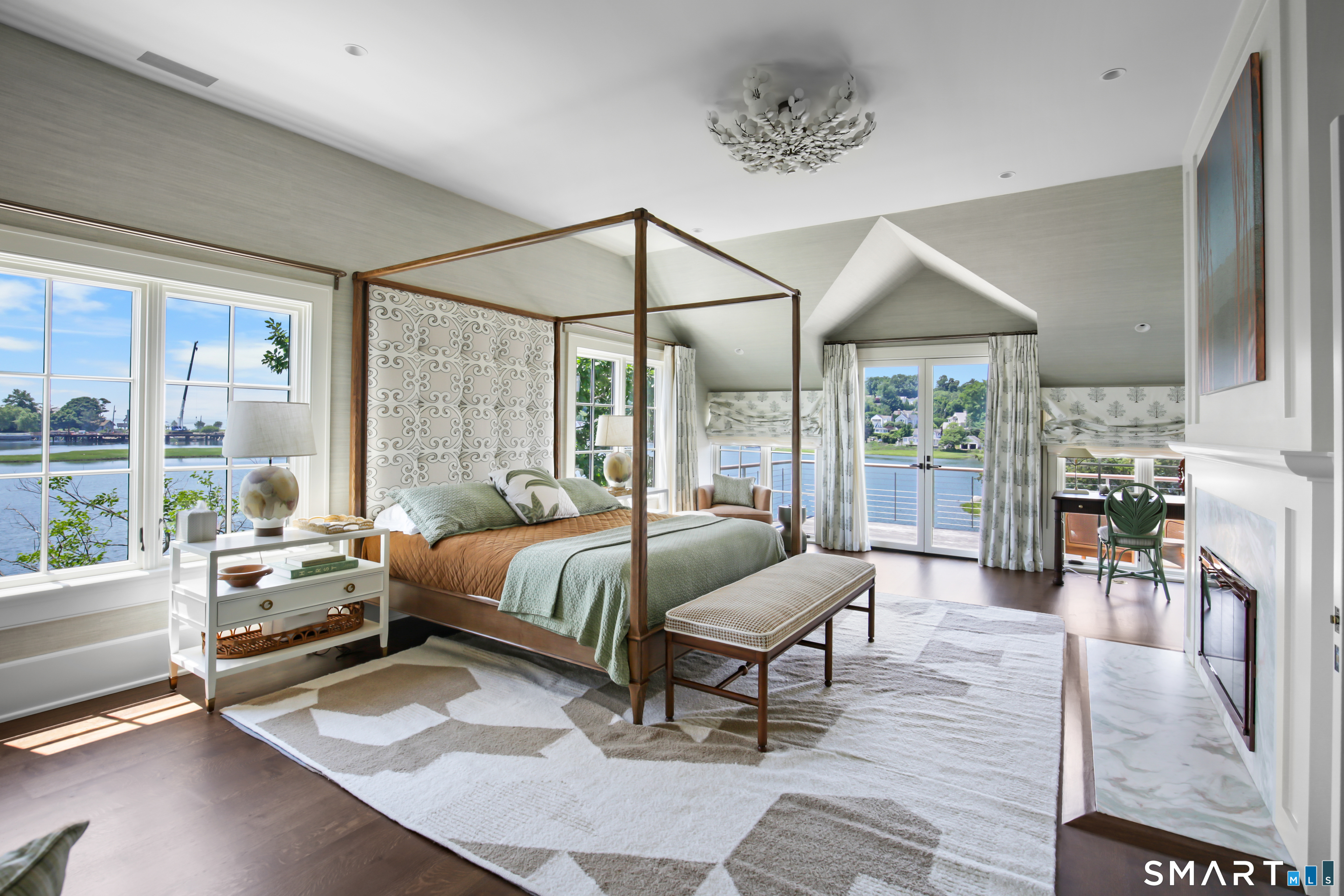 30 Edgewater Hillside