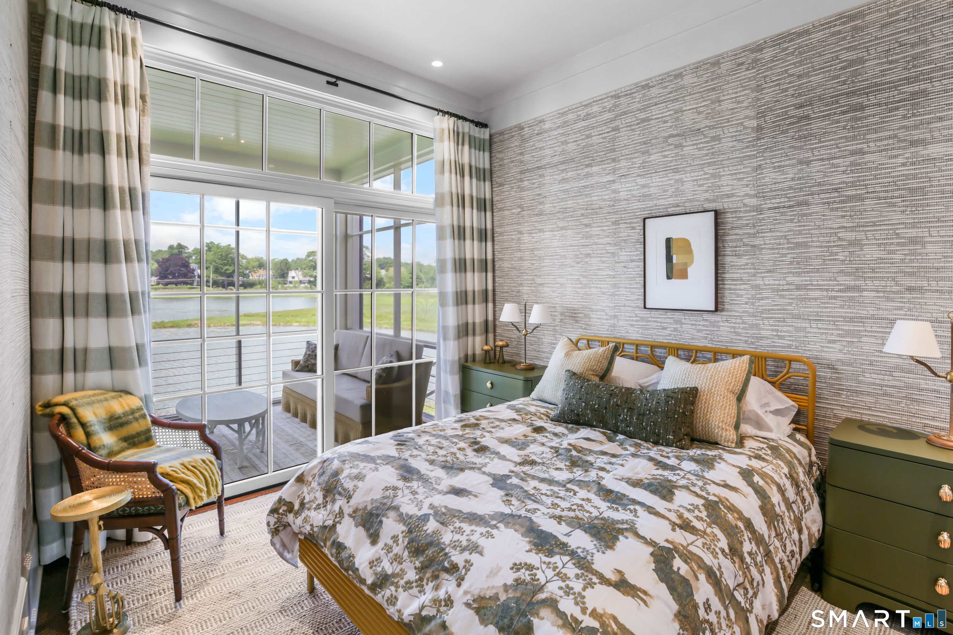 30 Edgewater Hillside
