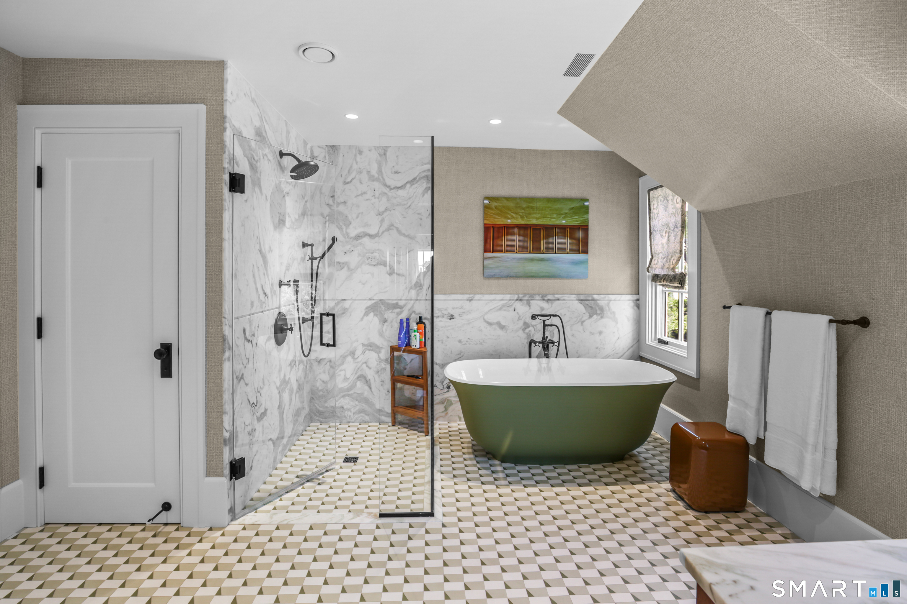 30 Edgewater Hillside