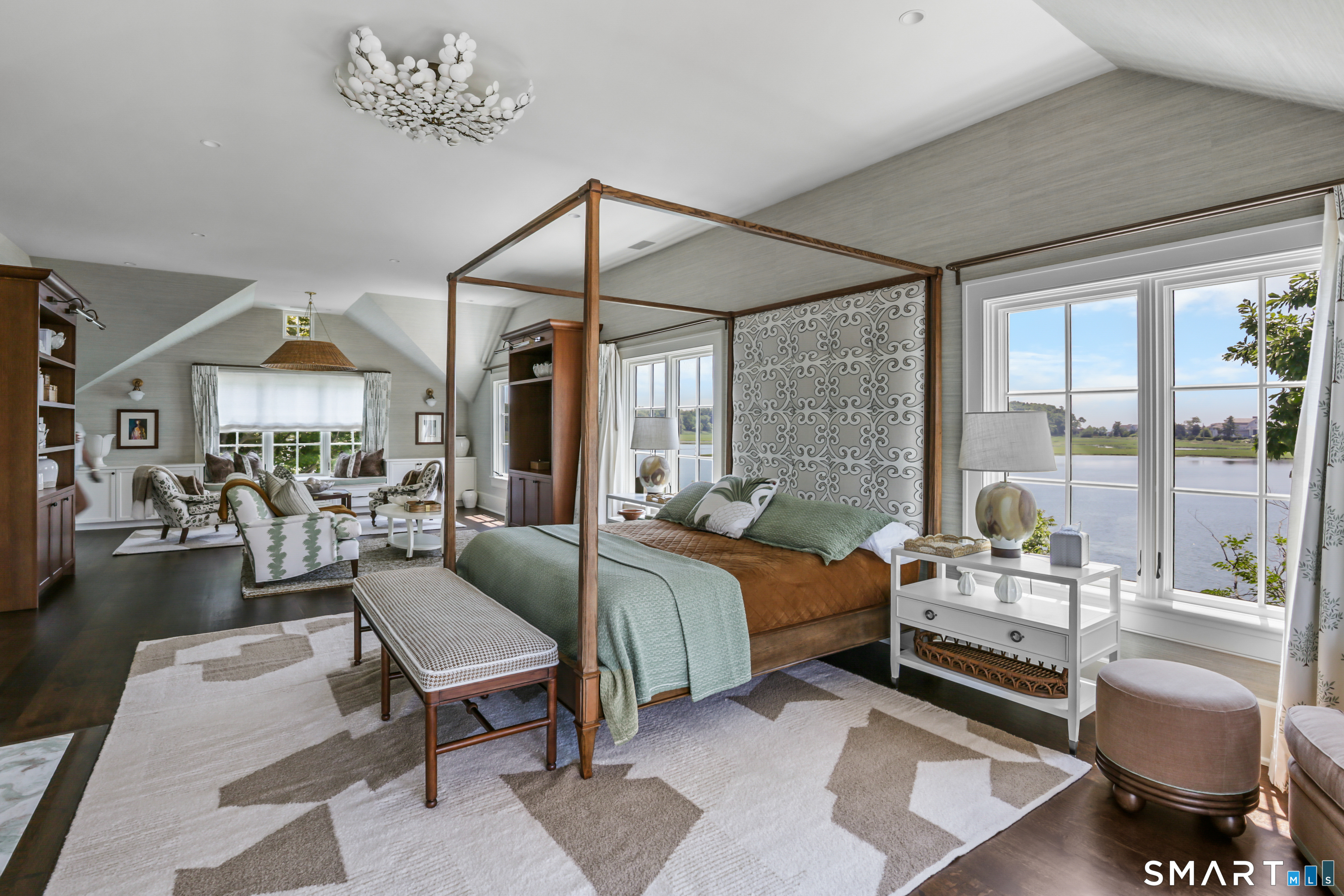 30 Edgewater Hillside
