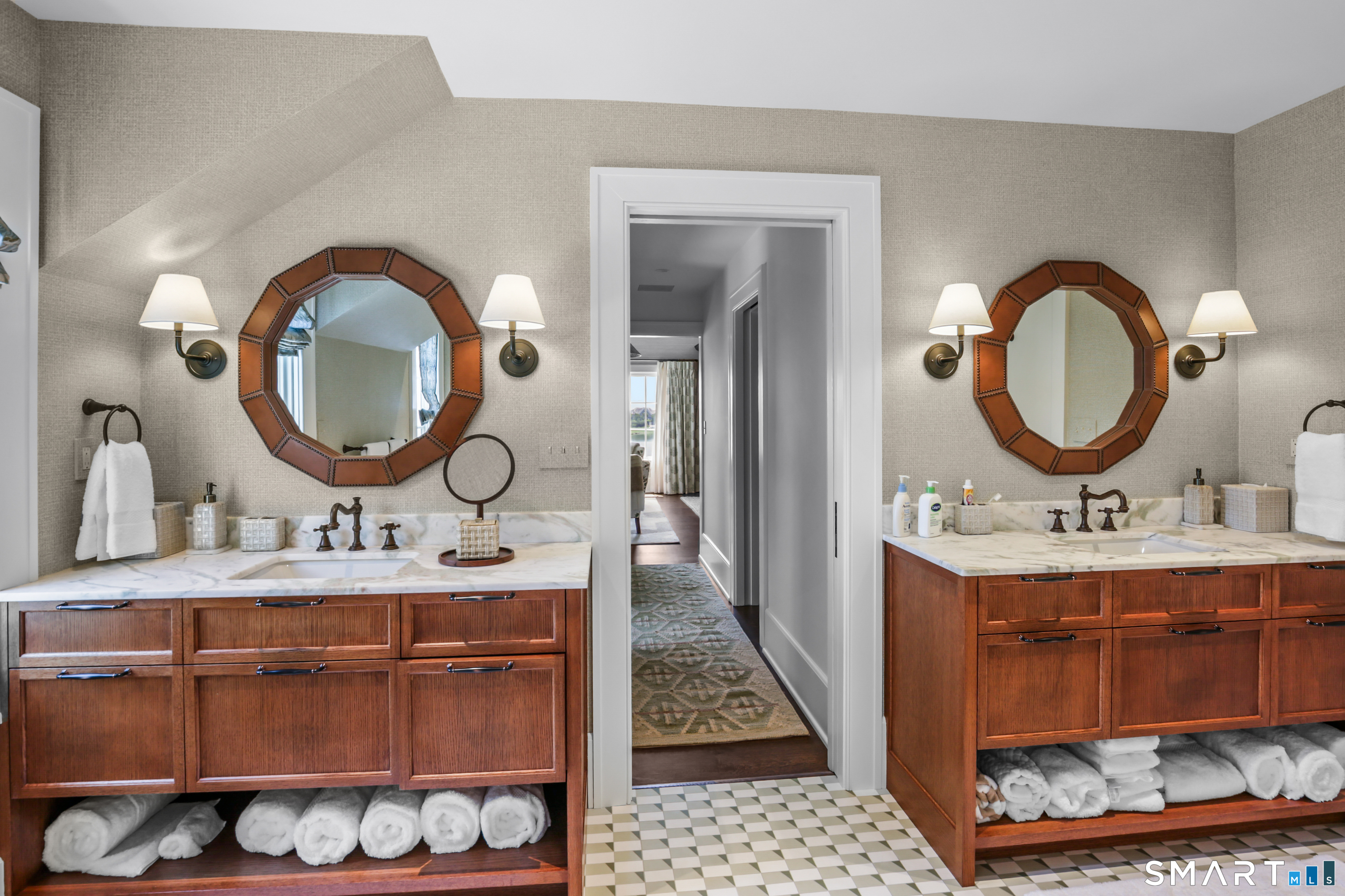 30 Edgewater Hillside