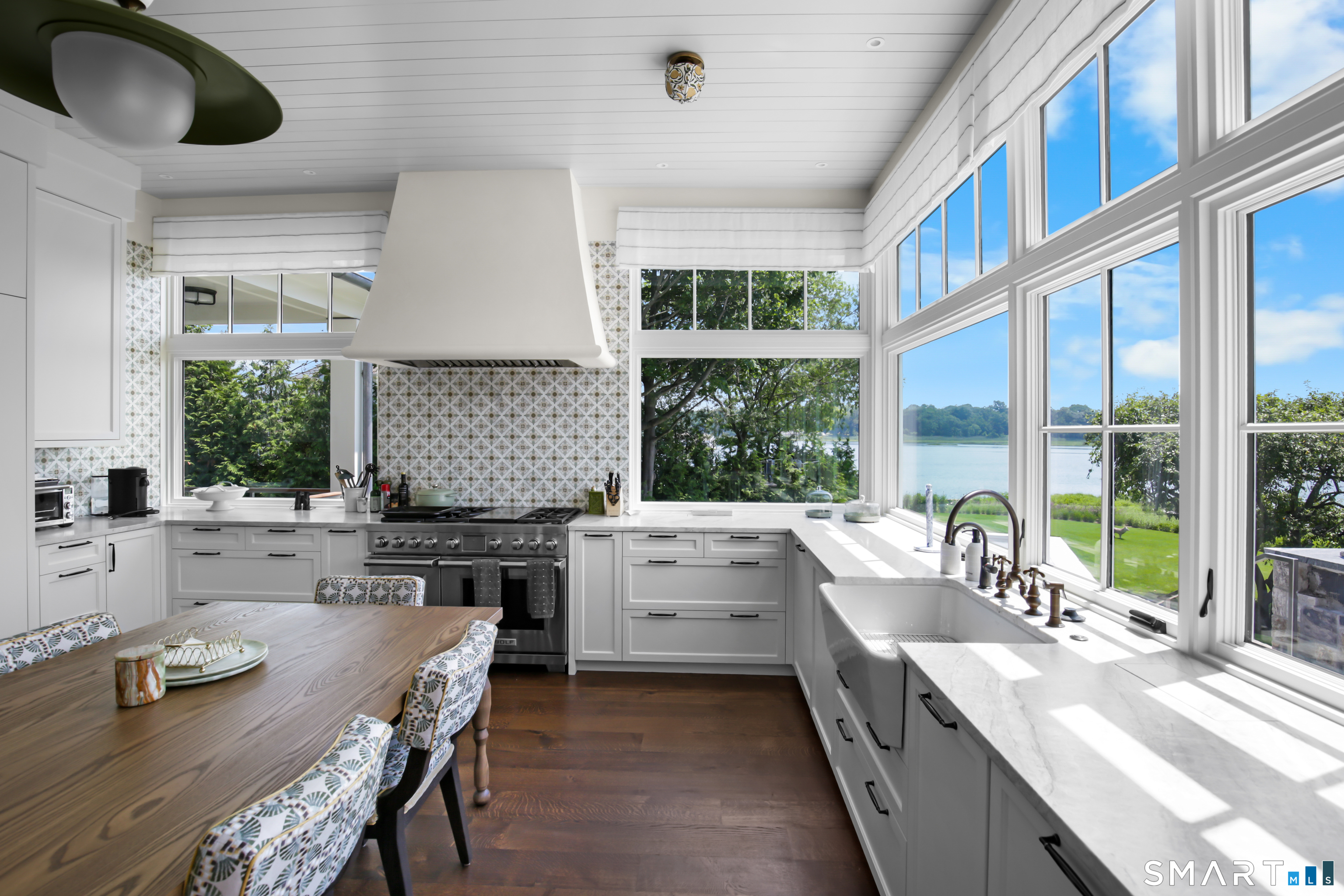 30 Edgewater Hillside